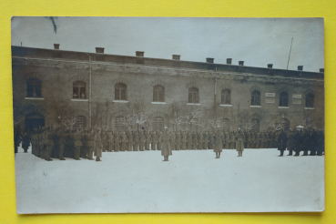 AK Ingolstadt / 1917 / Foto Karte / Vereidigung / Kaserne / Soldaten Offiziere Pickelhaube / Cavalier Elbracht / 1. Weltkrieg WWI 1.WK